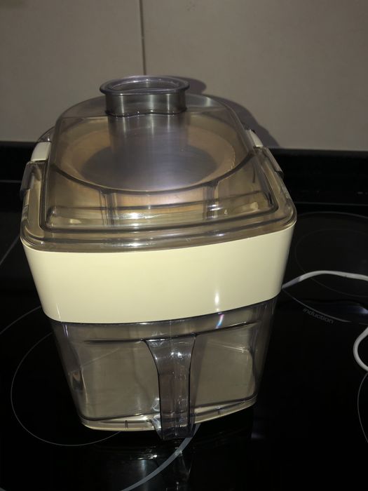 Centrifugadora/ Máquina de fazer sumos