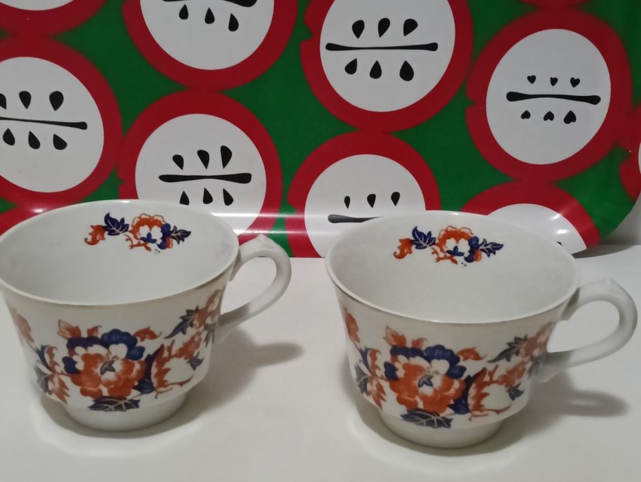 Duas belas chávenas de porcelana inglesa