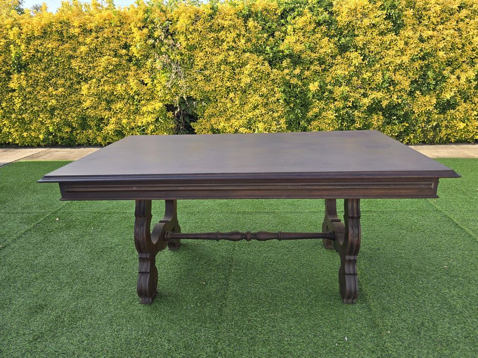 Mobília de sala de jantar em bom estado de conservação