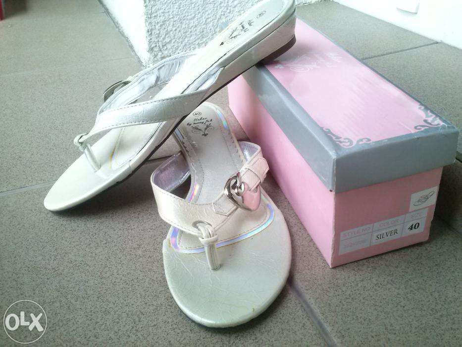 NOWE eleganckie japonki 25,5-26 cm perłowe koturn klapki korek obcas