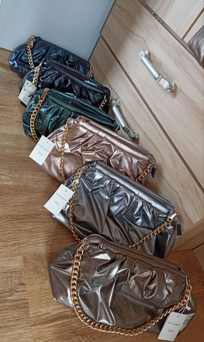 Miedziana złota z łańcuszkiem torebka i inne