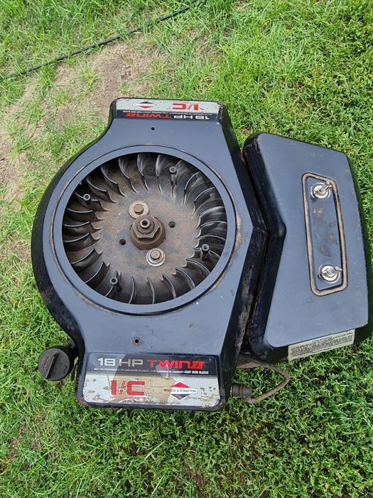 Silnik brigss&station boxer v-ka 18 koni