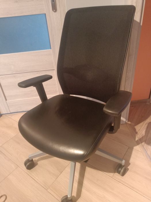 Sprzedam fotel na kółkach