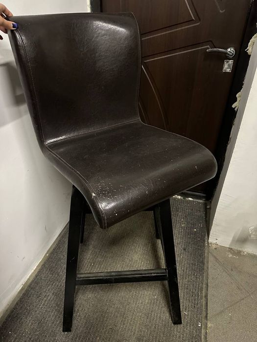 Барные стулья для ресторанов или дачи