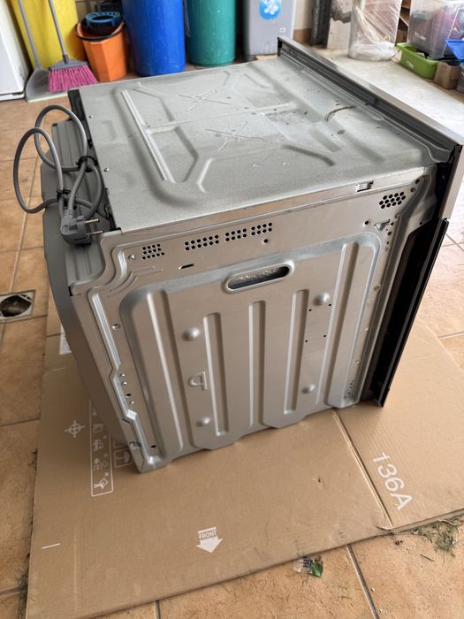 Forno AEG com algum desgaste. Mas funciona.