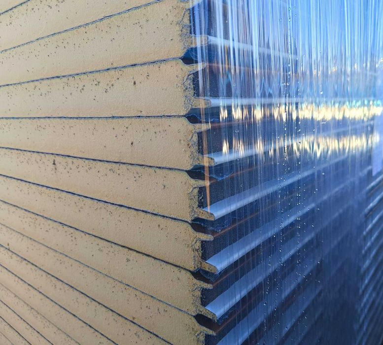 Płyty warstwowe ścienne oraz dachowe