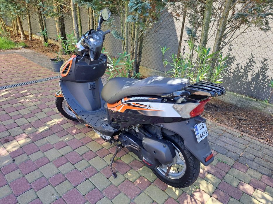 Skuter Benzer Barnet