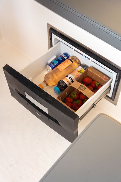 Łódź AM 722 PILOTHOUSE motorowa łódka