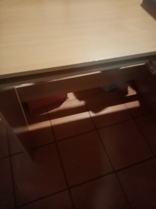 Secretaria para uso do quarto ou sala para fazer os trabalhos