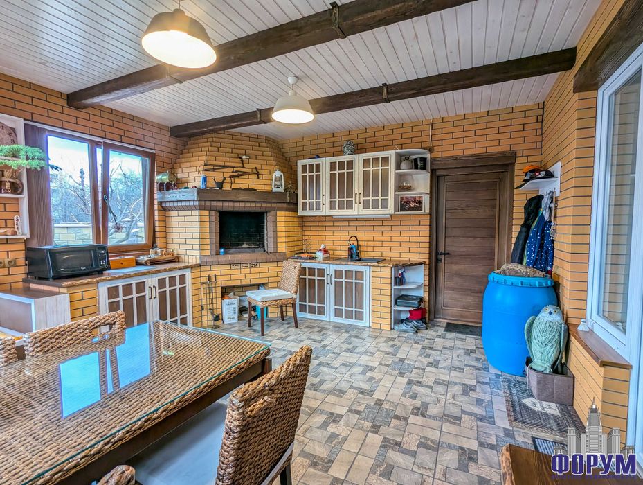 Современный дом в элитном поселке на Великом Лугу