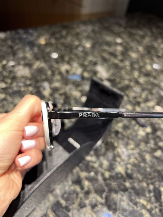 Сонцезахисні окуляри Prada