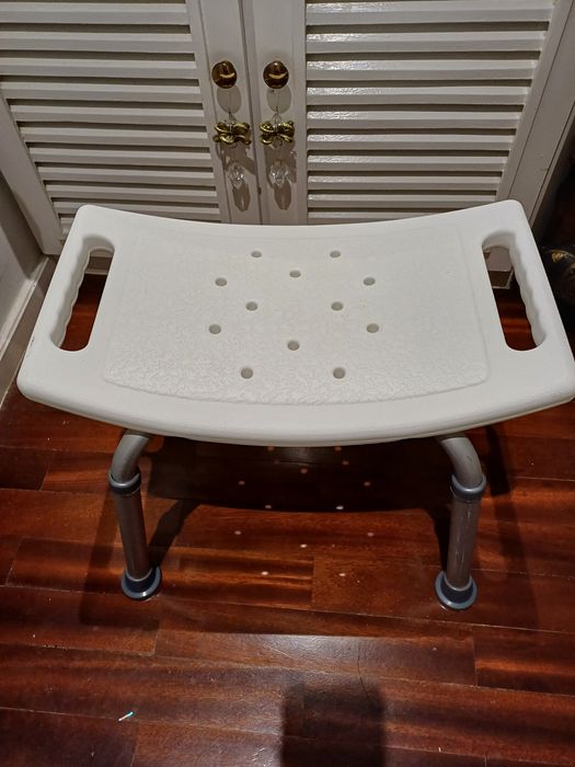 Banco para banho para pessoas com mobilidade reduzida ou crianças