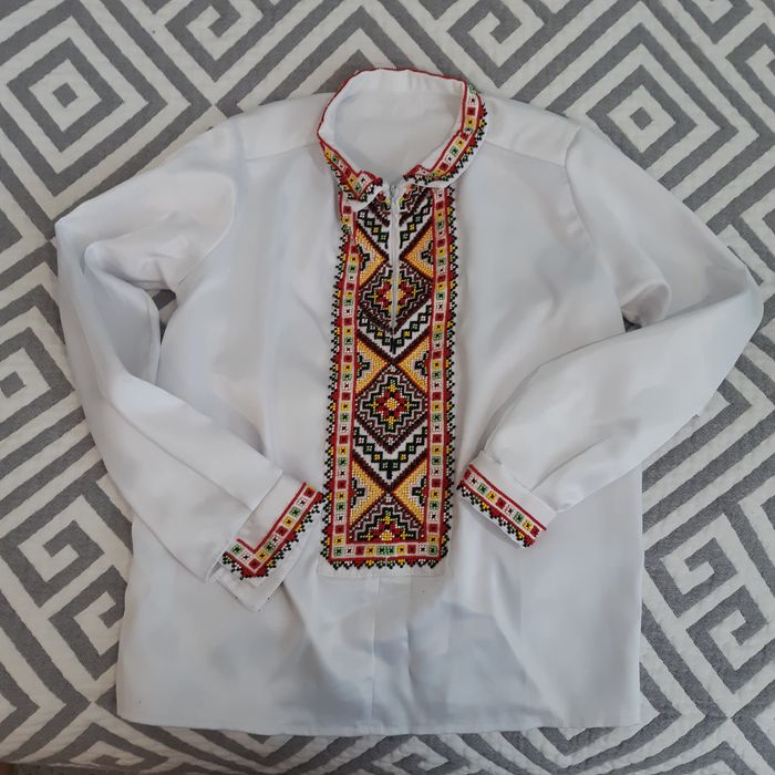 Вишита бісером сорочка на хлопчика