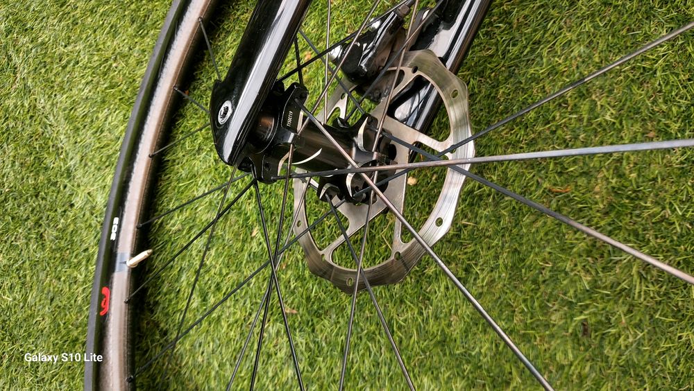 Rodas Zipp 303 Disco pneu e câmara de ar.