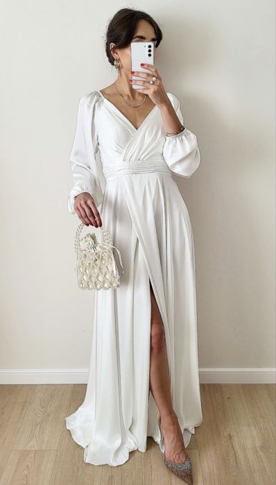 Suknia ślubna z długim rękawem