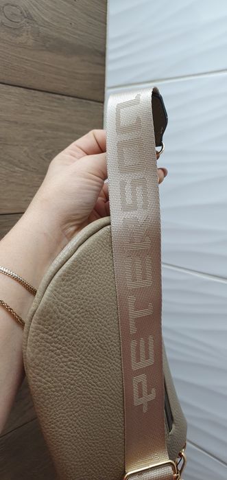 Beżowa nerka saszetka listonoszka miękka eco skóra