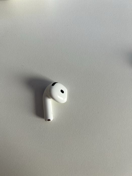 Apple AirPods 4 (2024)