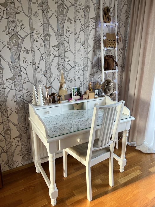 Sekretarzyk drewniany biały