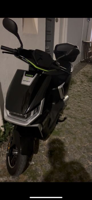 patinetes elétricos novinhos em folha