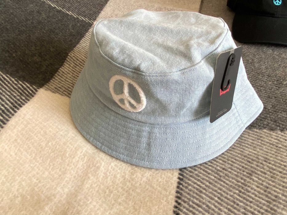 Панама - кепі Levi's® Essential Peace Sign Bucket Hat