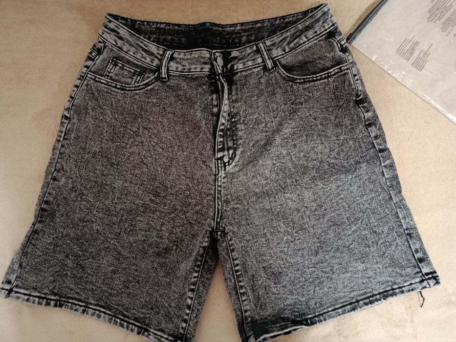 Жіночі шорти, бермуди