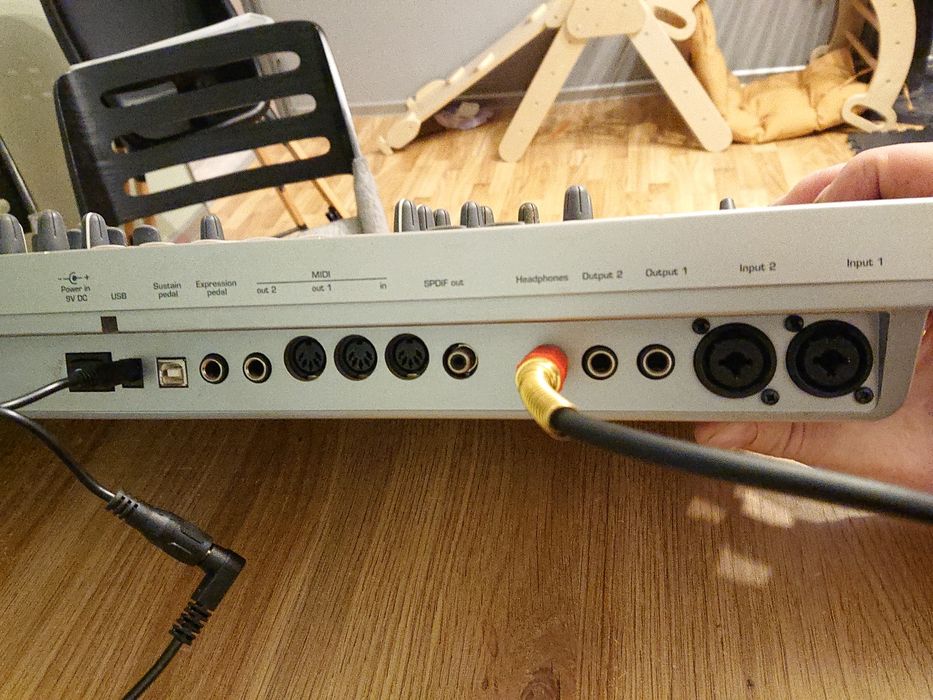 Novation x-station 61 syntezator virtual analog interfejs audio