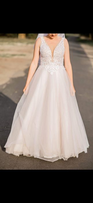 Suknia ślubna w kształcie litery A