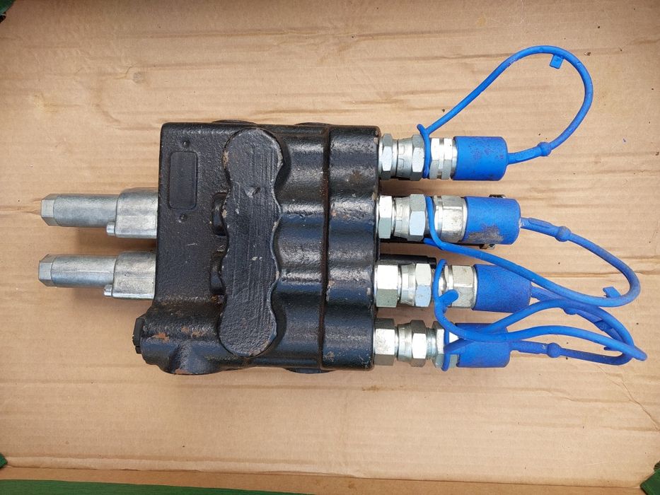 Rozdzielacz hydrauliczny ładowacza Bondioli i multizłącze