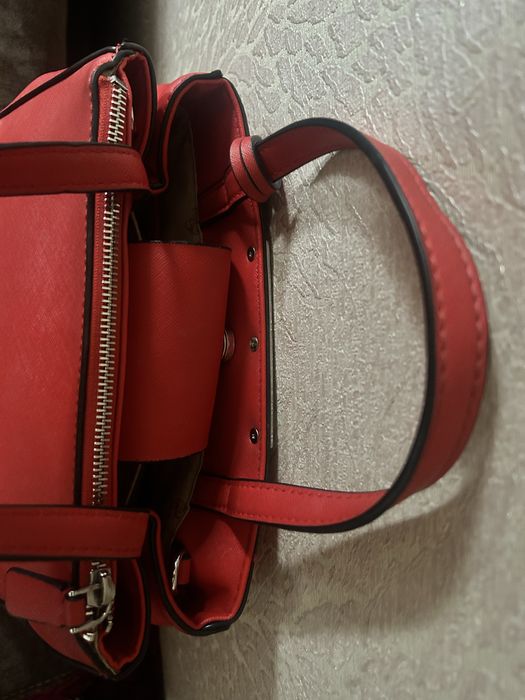 Продам сумку Guess