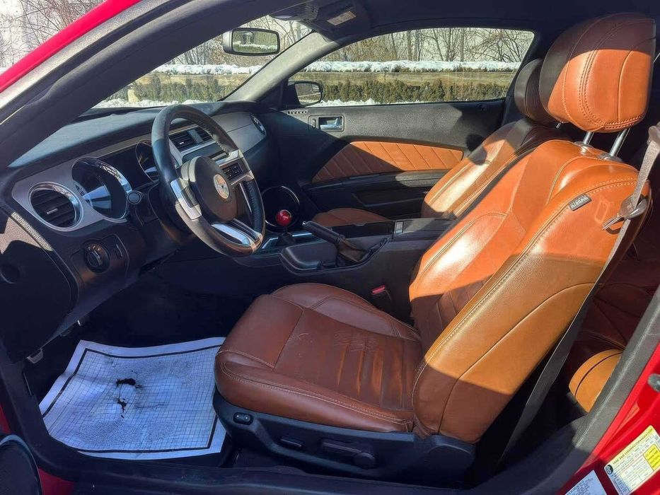 Ford Mustang V6 Premium Coupe      2013