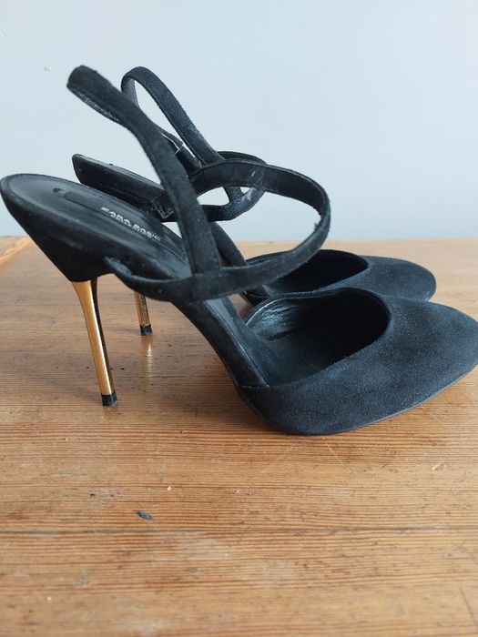 Zara Basic Eleganckie czarne czółenka na złotej szpilce, rozm. 39, obcas 10 cm.
