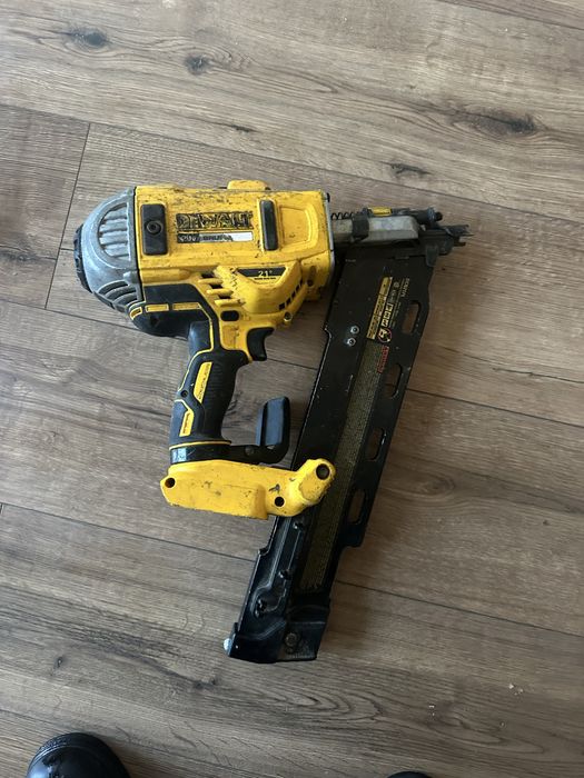 Нейлери dewalt dcn21  та dcn680
