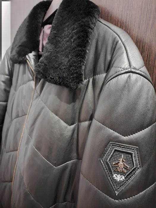 Зимова шкіряна куртка