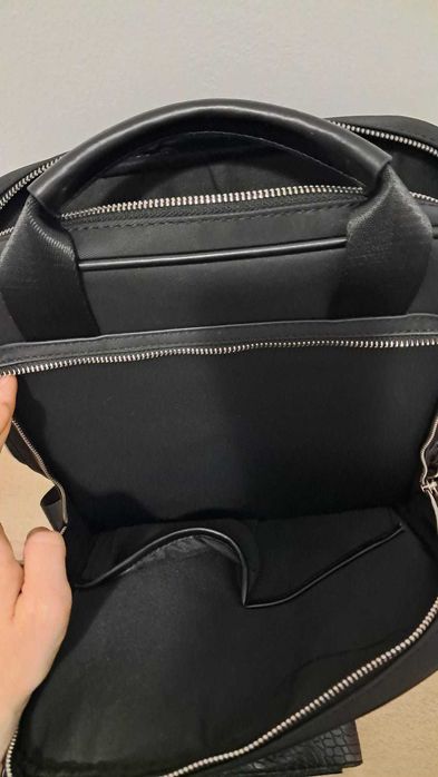 Mochila Parfois e duas pequenas bolsas, uma Parfois e outra Primark.