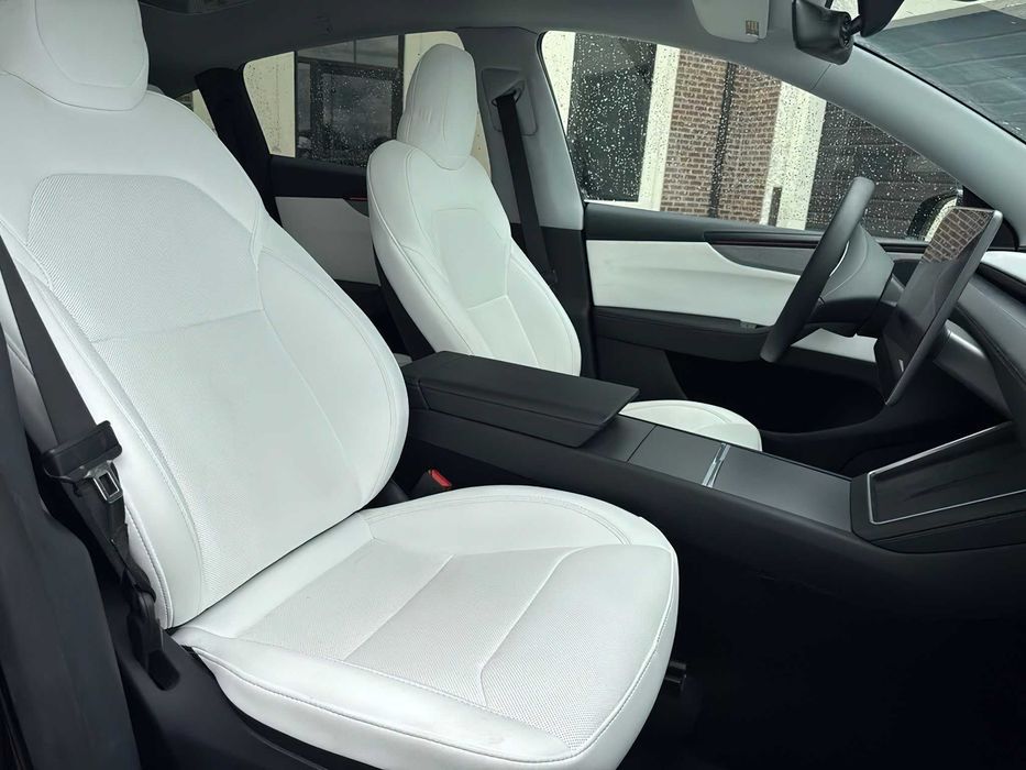 Tesla Model Y      2026