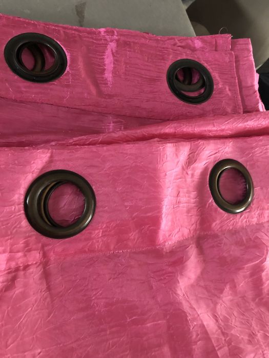 2 cortinas rosa forte em tecido fino estilo arganza con argolas