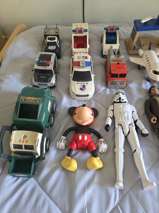 Vendo brinquedos menino