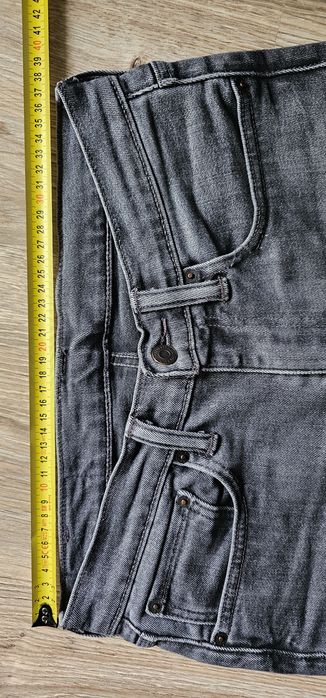 Levis spodnie dżinsowe męskie rozmiar W31 L32 wymiary na zdjęciach