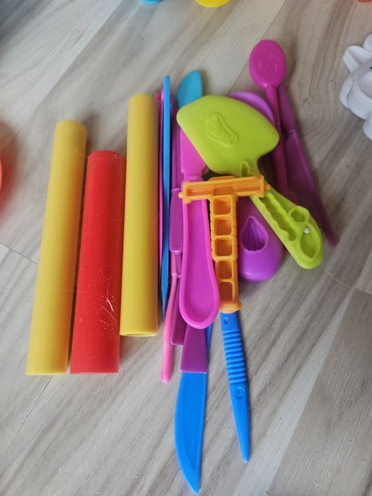 Duży zestaw do ciastoliny - PlayDoh, Smiki i inne