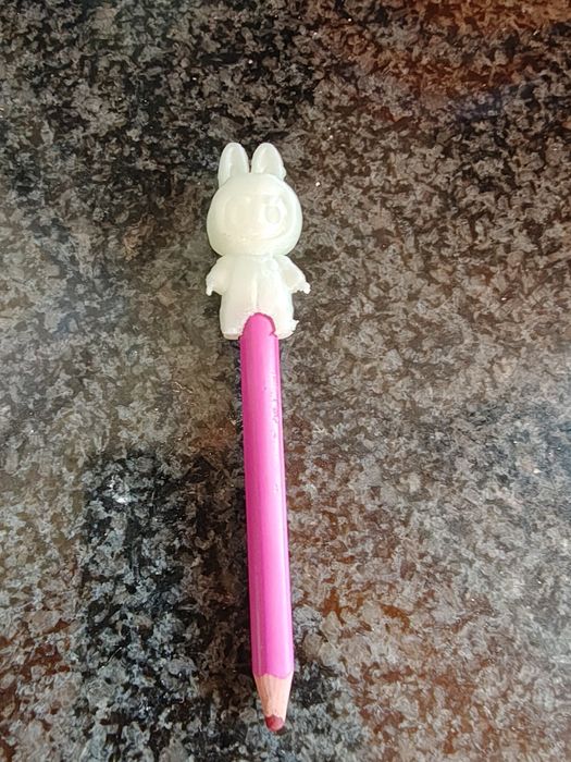 Labubu porta chaves lápis caneta