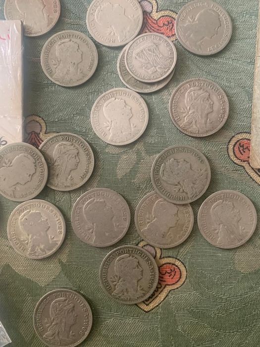 Lotes de 4 Moedas de 50 escudos ou individualmente