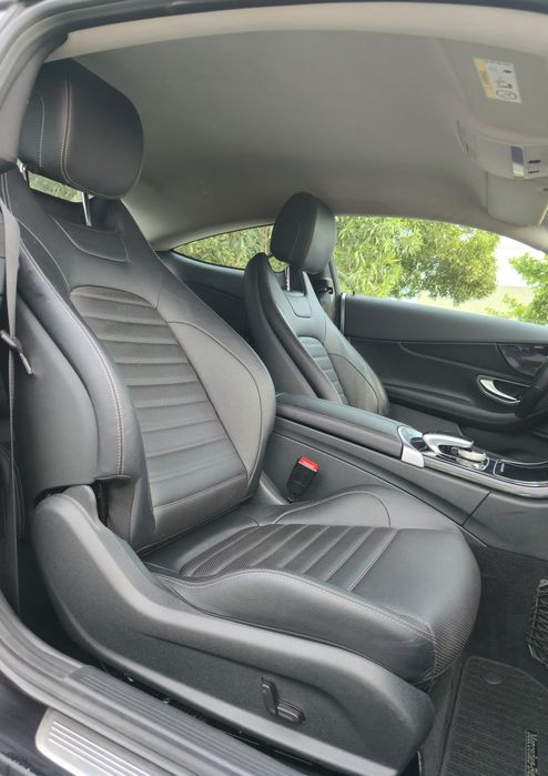 Mercedes-Benz  c220 coupe amg 
Elegância, desportividade e conforto num só carro.
Vendo Mercedes C 220 Coupé AMG Line de 2017, em excele