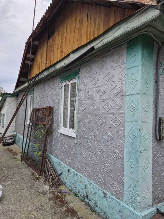 Продам 1/2 БУДИНКУ в р-ні 1 міської лікарні. 26000