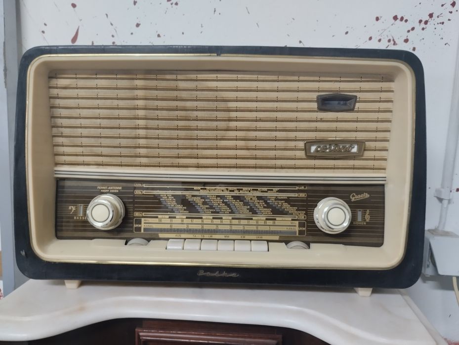 Rádio antigo a funcionar perfeitamente