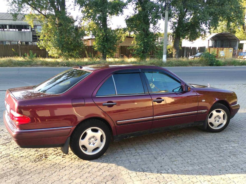 Гарний Мерс w210 бензин 2.0 (обмен на недвижимость)