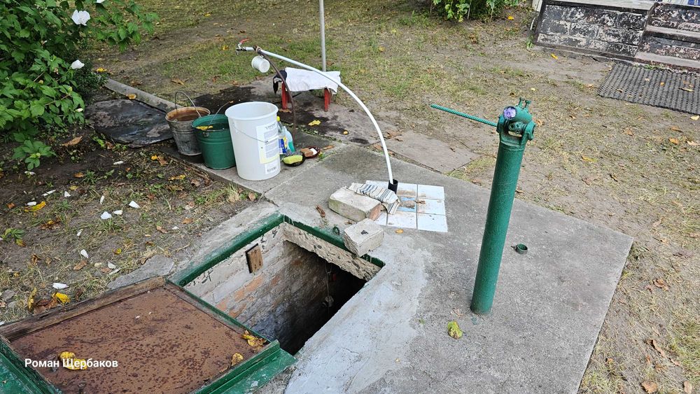 Будинок в селі з газом, пічкою, свердловиною, гарна земельна ділянка