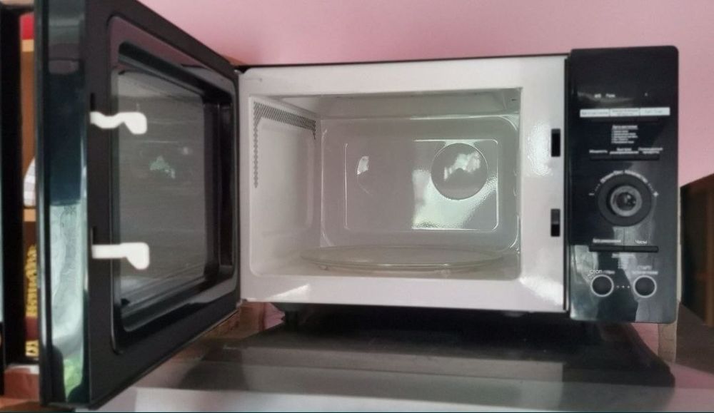 Нова микрохвильова піч Daewoo, гарна, сучасна, не використовувалась