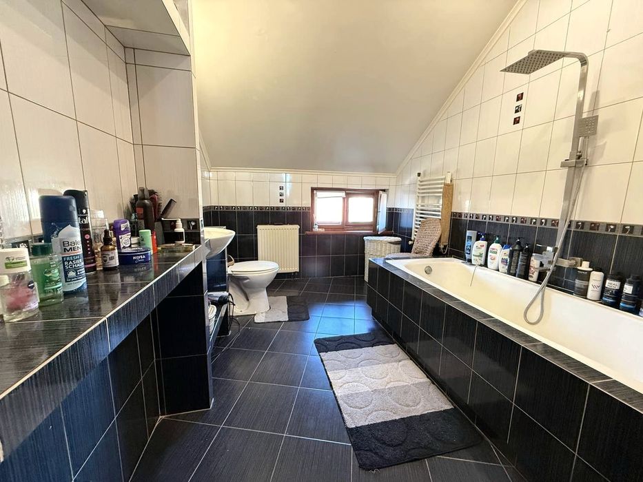 Продаж будинку в  Брюховичах