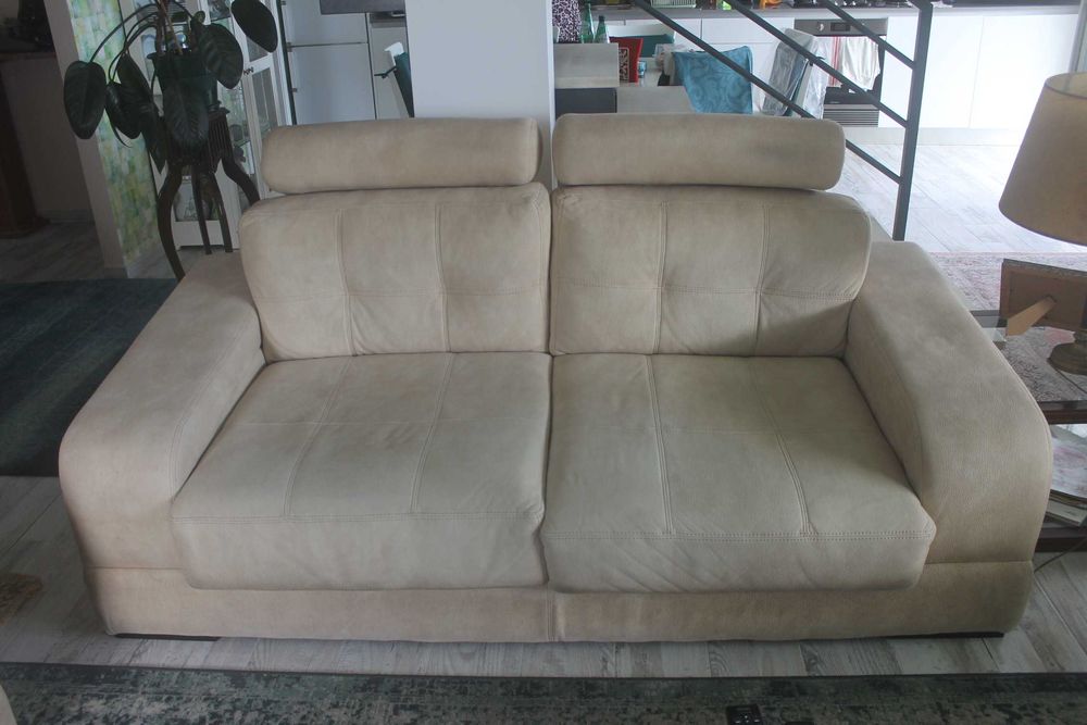 Belo Conjunto de sofás- 1 de 3 lugares e dois de 1 lugar