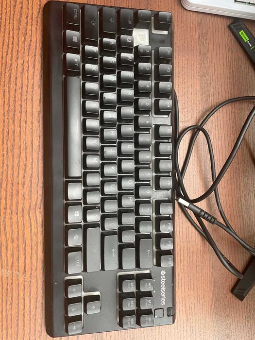 SteelSeries Apex 3 TKL RGB – sprawna, dobry stan